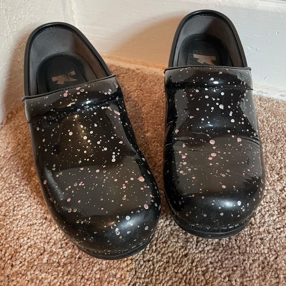 Dansko Paint Splatter Clogs - Size 39 - Excellent Condition